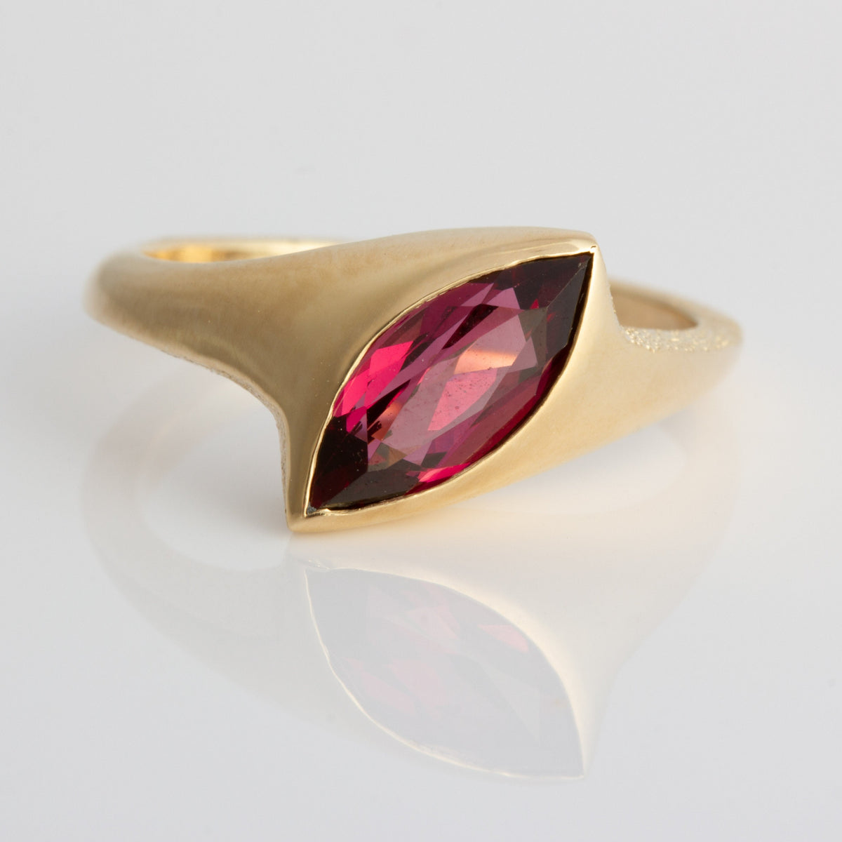 Engagement Rings Unveiled: A Historical and Celebrity Showcase ...
